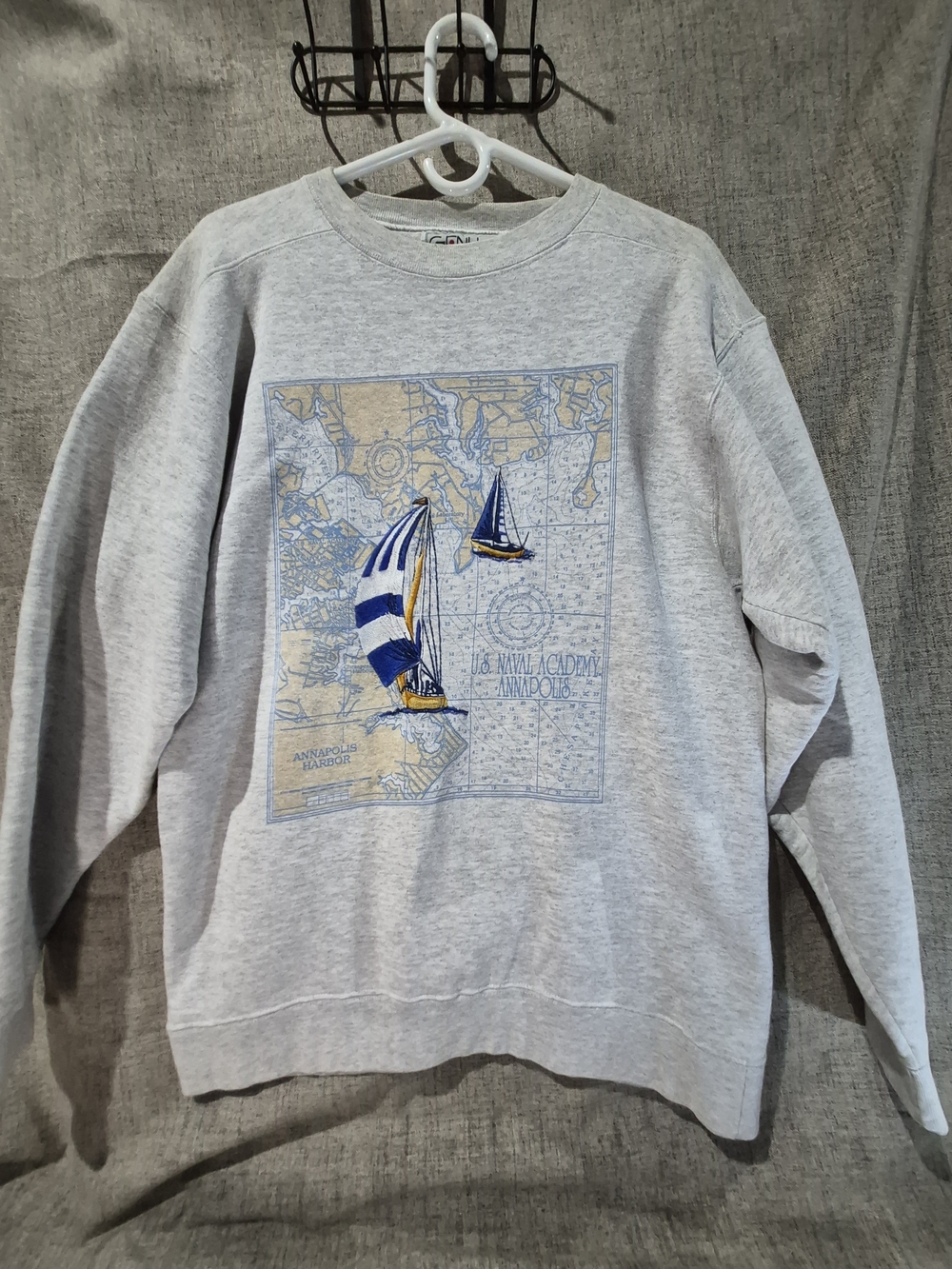 VintageMen's Light Gray Crewneck Sweatshirt with Blue & Yellow Sailboat Graphic